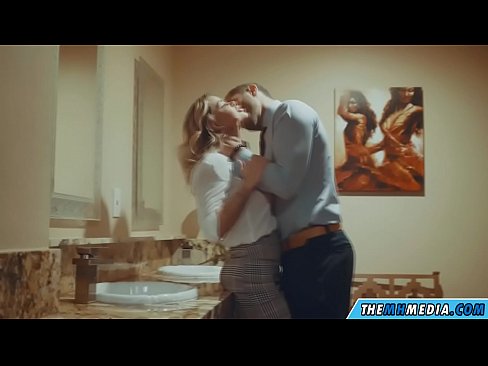 ❤️ Kur një bjonde me bukë ju josh në një banjë publike Porno tek ne sq.porn-mate.ru ❌️❤